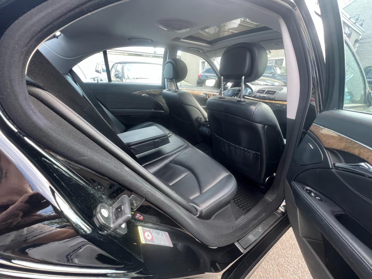 2008 BLACK /Black Leather Mercedes-Benz E-Class E350 Luxury (WDBUF87X48B) with an 3.5L V6 DOHC 24V engine, located at 1018 Brunswick Ave, Trenton, NJ, 08638, (609) 989-0900, 40.240086, -74.748085 - WoW! This Mercedes E-Class is a Black Beauty!! Just Serviced and Detailed and ready for the next driver who will appreciate this vehicle! A real nice Mercedes E 350 4-matic. Financing available - Photo#24